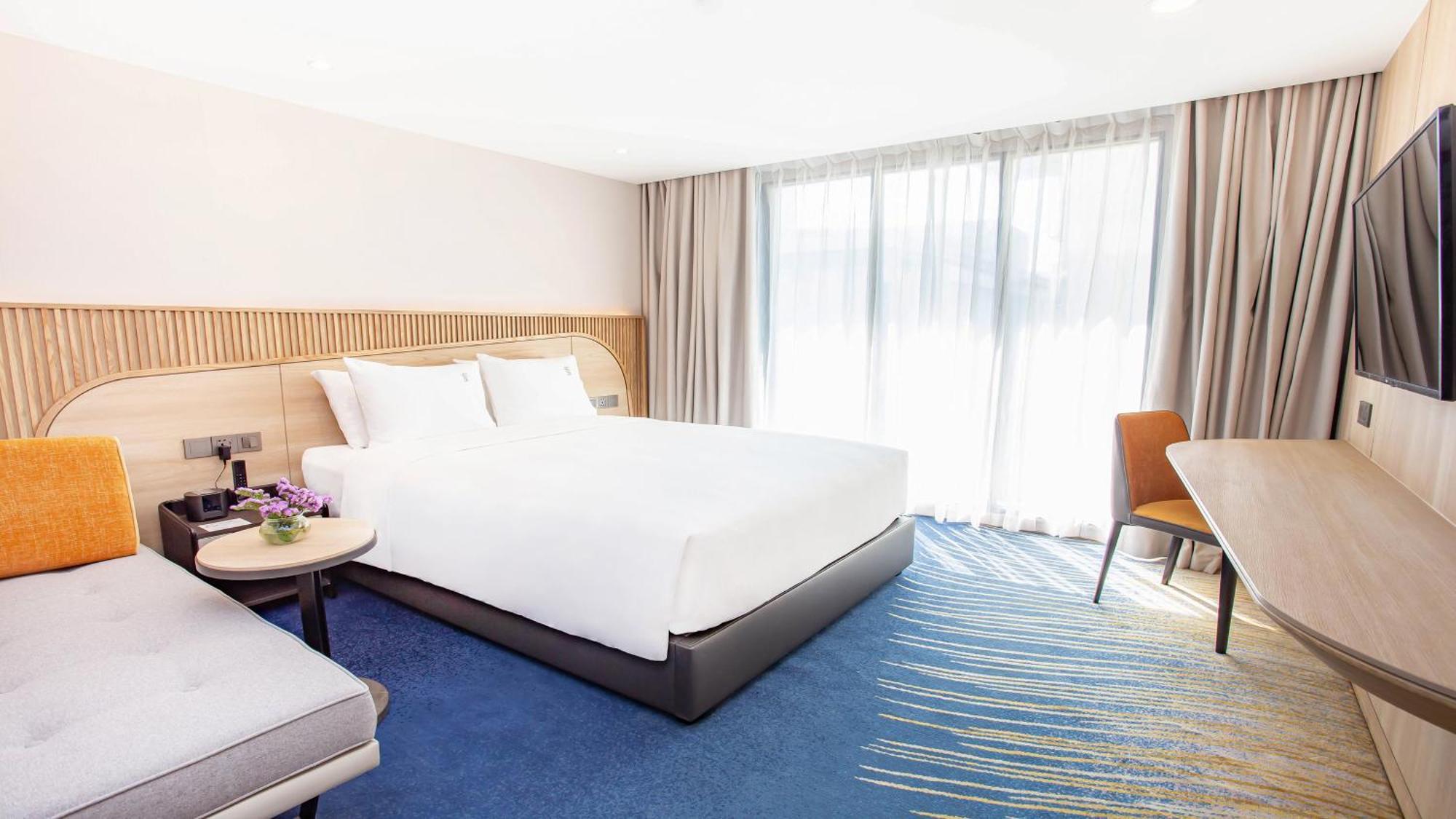 Holiday Inn Express & Suites Bangkok Central Pier By Ihg Exterior photo