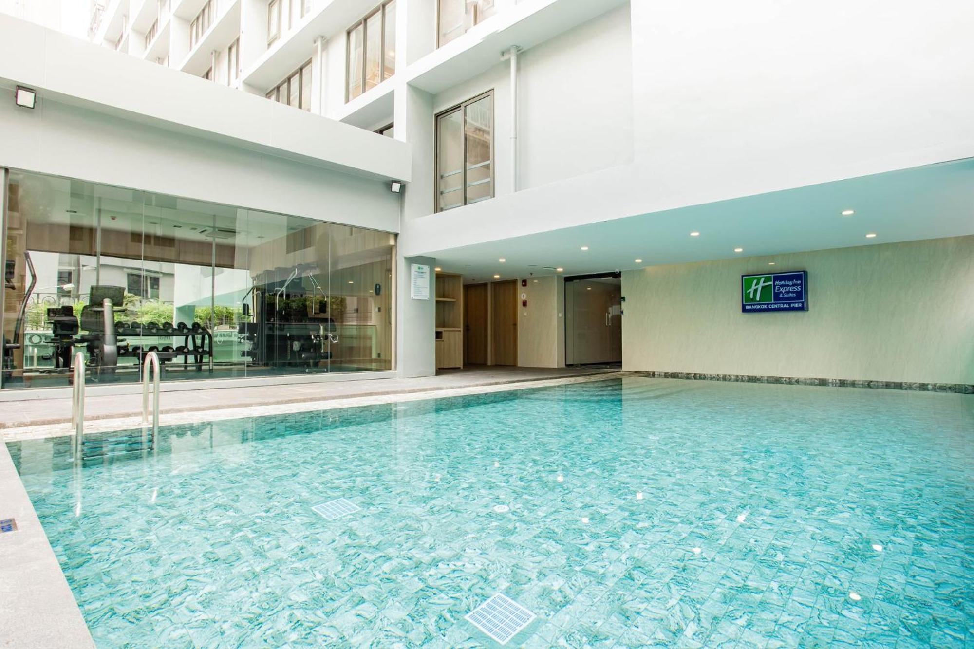 Holiday Inn Express & Suites Bangkok Central Pier By Ihg Exterior photo